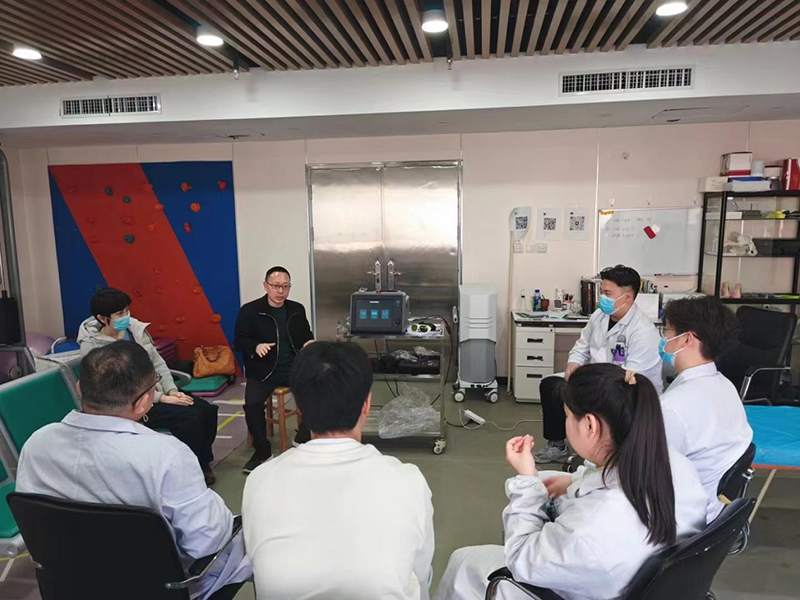 PBM Medical Laser e Hospital Popular de Wuhan iniciam cooperação em laser de fisioterapia